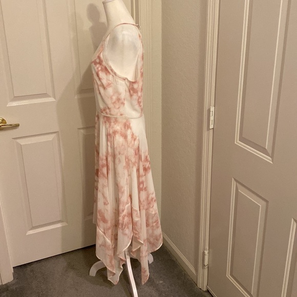 Halter Dress size L very pretty and flowing dress. Mauve and cream. - Picture 2 of 12